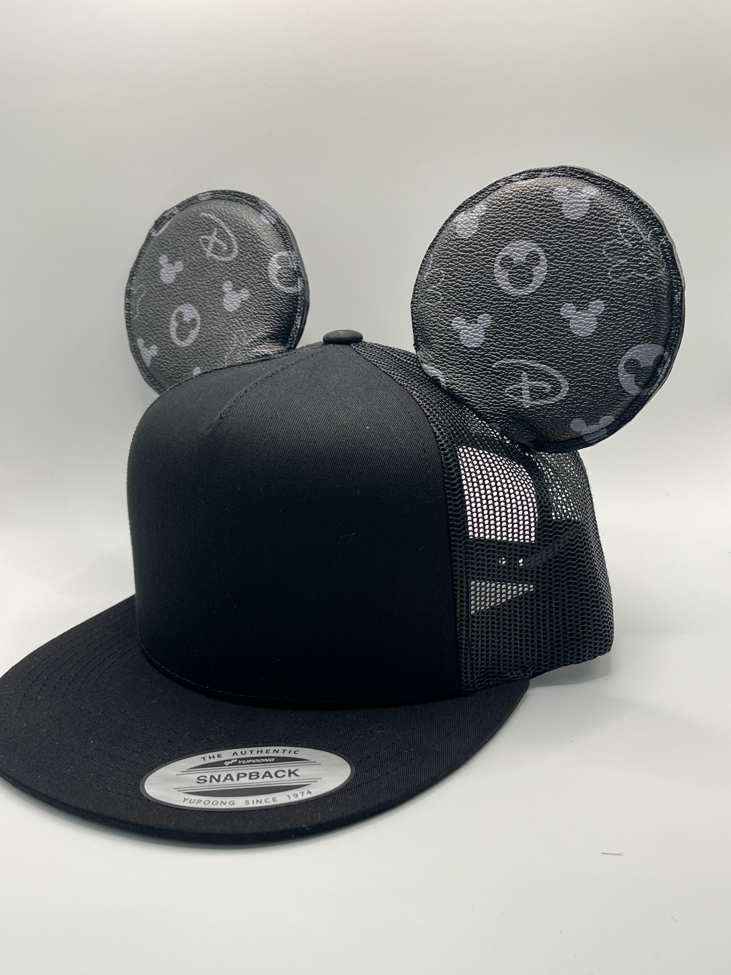 Magnetic "D" Mouse Ears